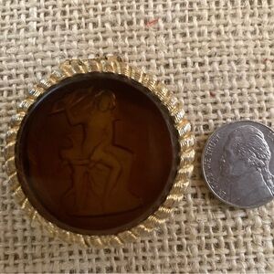 Vintage Gold-Tone Intaglio Cameo Compact